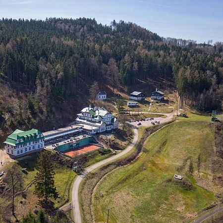 Retro Hotel Pod Zvicinou Bílá Třemešná Exterior foto