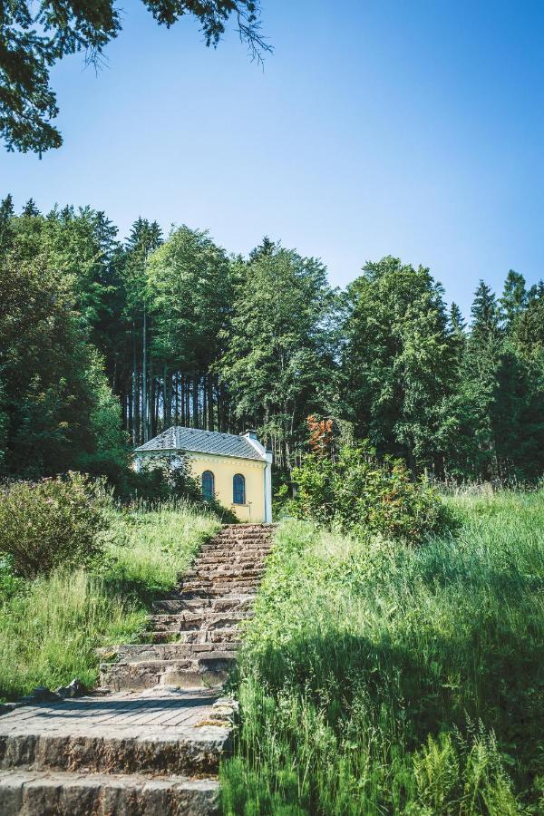 Retro Hotel Pod Zvicinou Bílá Třemešná Exterior foto